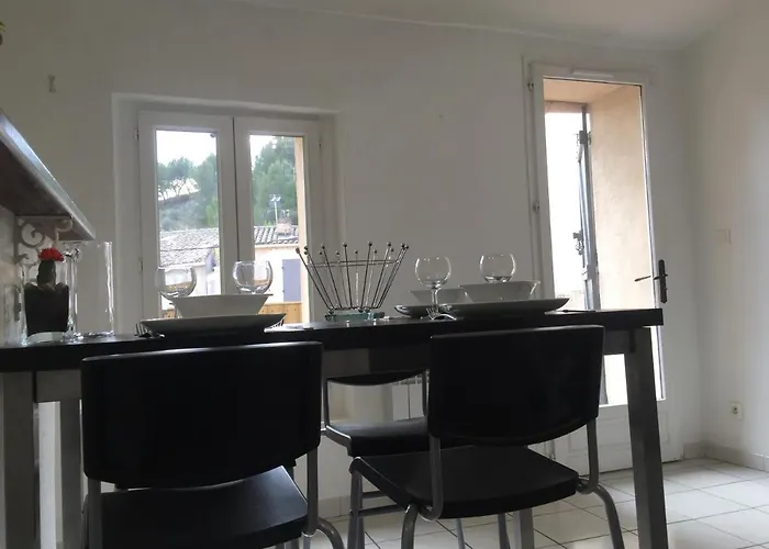 T2 Avec Terrasse, Clim , Box Fibre