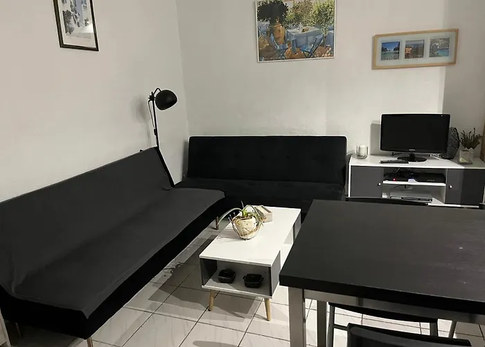 T2 Avec Terrasse, Clim , Box Fibre